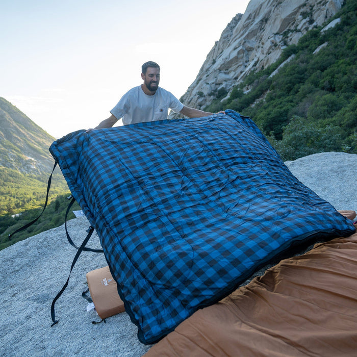 Two-way L-zip easily transforms bag into camp blanket