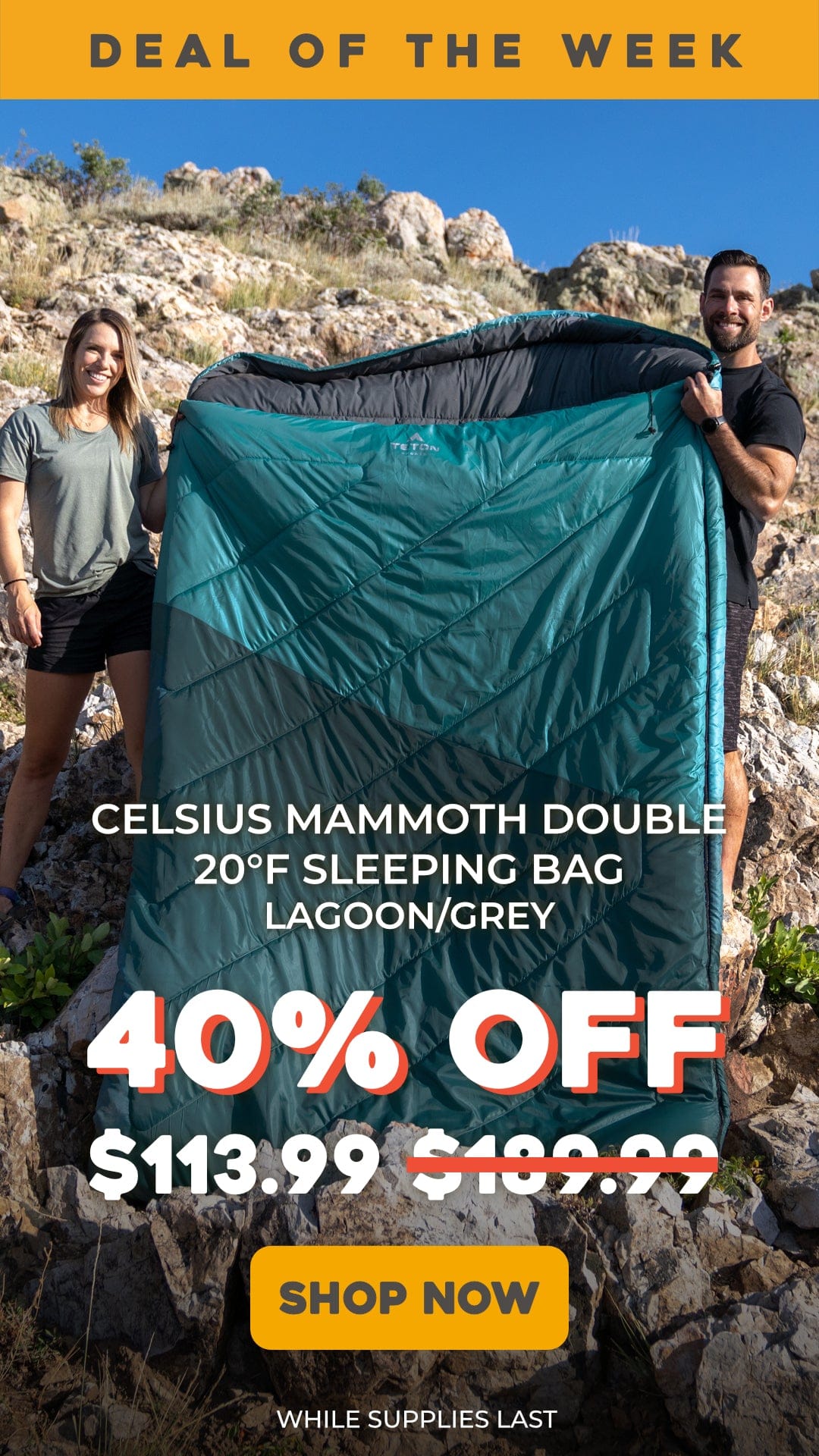 2 People holding the 20°F CELSIUS MAMMOTH SLEEPING BAG