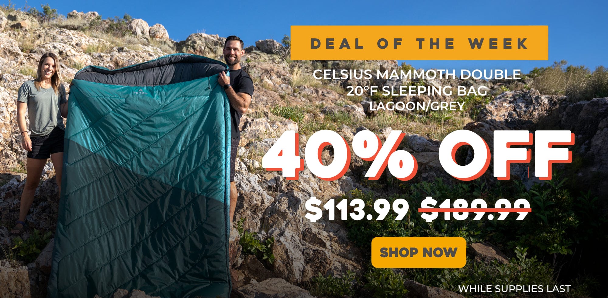 2 People holding the 20°F CELSIUS MAMMOTH SLEEPING BAG